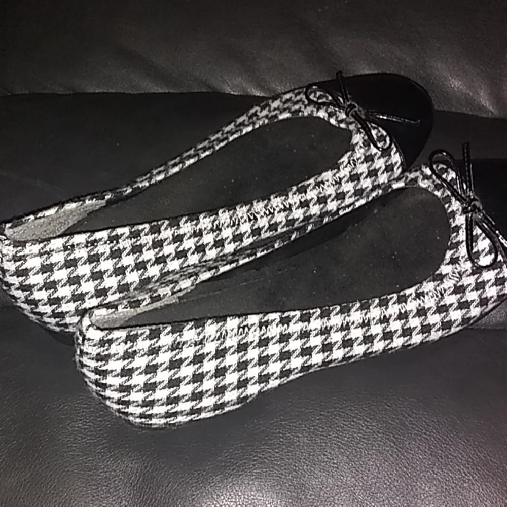 Black and White cheveront pattern flats size 10